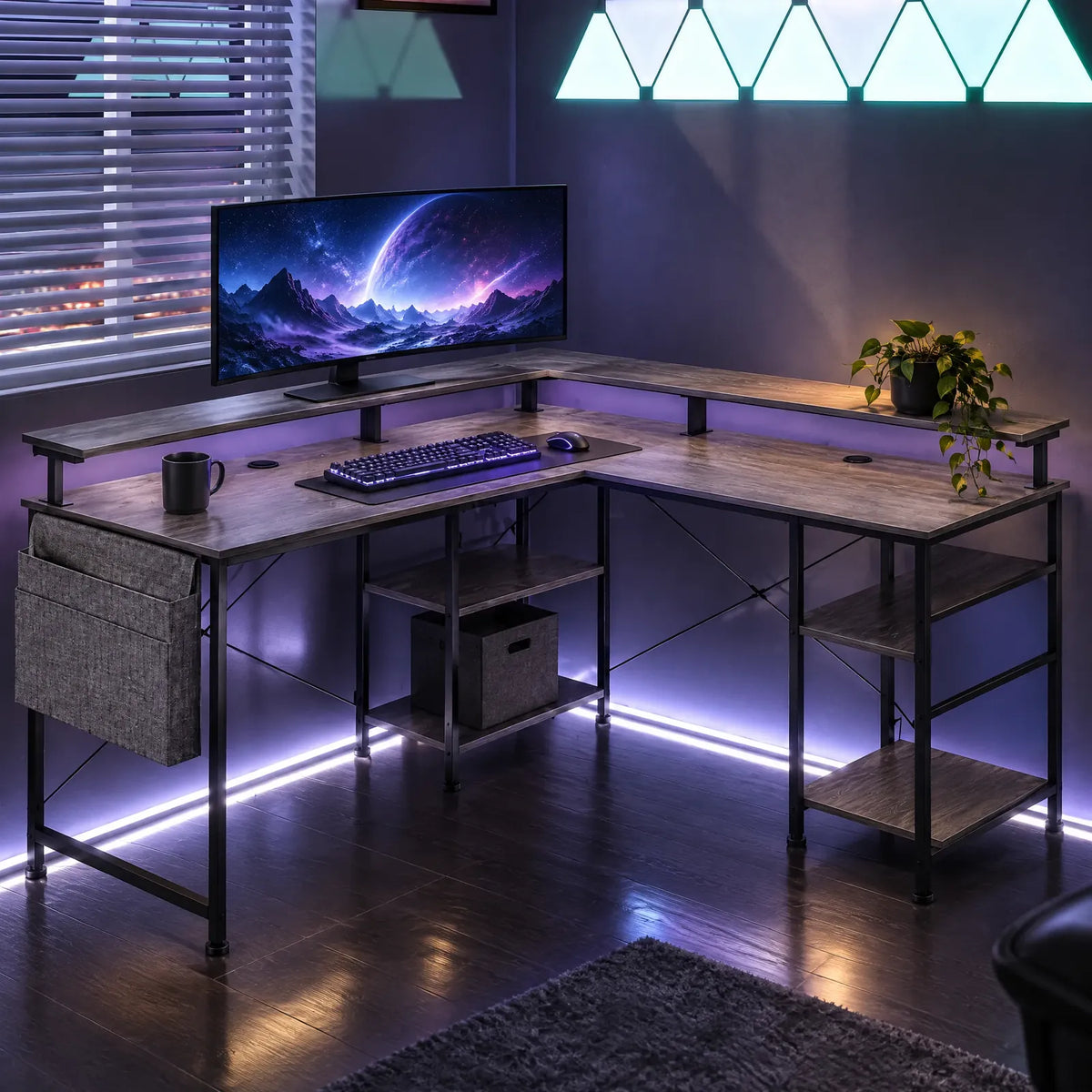 Bureau d'angle en L gris avec LED RGB, prises et ports USB